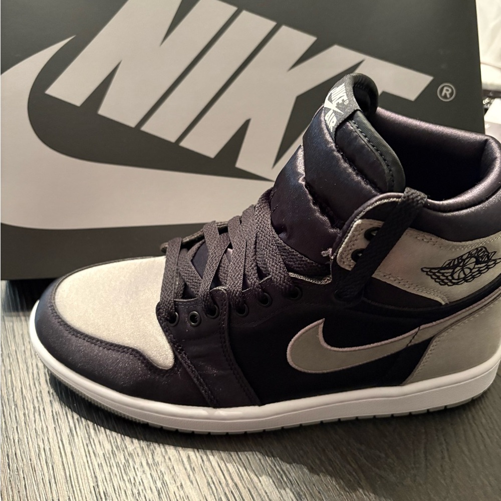 AIR JORDANS 10 women or 8.5 men Nike Men's Black and White High-Top Sneakers